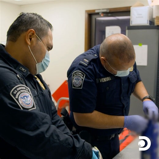 72K views · 326 reactions | This "coffee" found at the border looks suspicious, so police have no choice but to inspect ☕️ Don't miss a new #Contraband: Seized at the Border tonight at 9p ET on Discovery | Discovery | Facebook