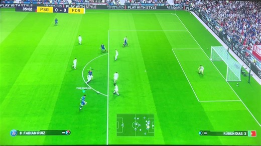 Trận đấu buồn ngủ giữa hai đội trong PES 2021