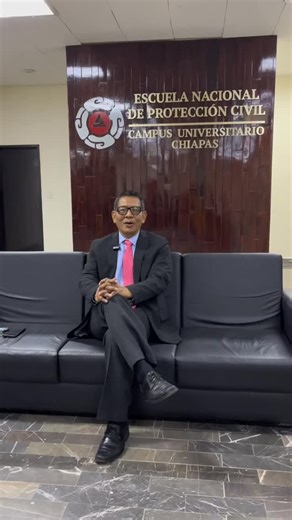 🎙️ Entrevista con el Ingeniero Neftalí Pérez, docente de la ENAPROC, quien comparte su experiencia y conocimientos en la formación de futuras y futuros profesionales en materia de protección civil. A través de su labor académica, contribuye al desarrollo de capacidades técnicas y al fortalecimiento de la cultura de la prevención en nuestra comunidad estudiantil. #YoSoyENAPROC | Escuela Nacional de Protección Civil Campus Universitario Chiapas