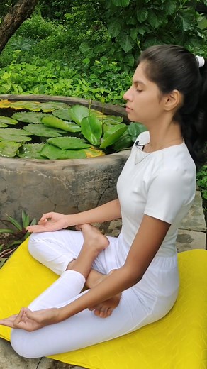 Rhythmic Bhastrika( तालबद्ध भस्त्रिका )🌹Bhastrika Pranayama, also known as Bellows Breath, offers a range of physical and mental benefits. It is known to energize the body and mind, remove toxins, improve respiratory health, and balance the doshas. It also enhances focus, concentration, and digestive function. Specific Benefits: ▪️Increased Energy: Bhastrika's rapid breathing provides a surge of energy and can combat fatigue. ▪️Respiratory Health: It helps clear congestion, strengthens the lung