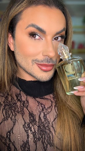 133K views · 24K reactions | Testando mais uma perfumaria nacional! E ficando simplesmente APAIXONADO! Aurora da @pocket.parfum é um perfume sensual e chique, com inspiração olfativa do Coco Mademoiselle de Chanel. É puro luxo!❤️ . Ib @tassianecruz . #makeup #perfumes #review /conteúdo patrocinado | Andy Rodrigues | Facebook