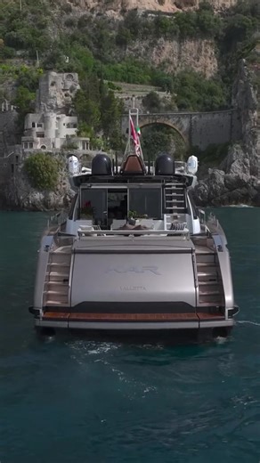 Now for sale! Riva 88 Folgore in excellent condition with amazing charter track record! #yacht#yachting#yachtforsale#yachtcharter#luxurylifestyle