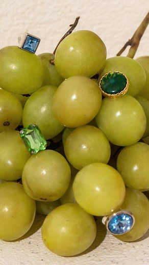 Mad. on Instagram: "[WANNA GET 250K?] Coverage so good it covers a whole grape? Not only one but eleven 👀 wait… count again, how many grapes do you see? Less is More for you Comment how many grapes you see and win 250k🧐 ———— 6.6.2024 #MUAApproved"