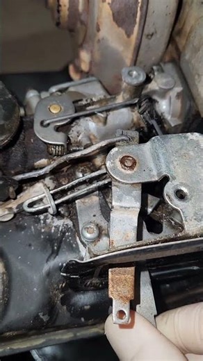 What's not functioning correctly as I move the throttle control? Briggs and Stratton.