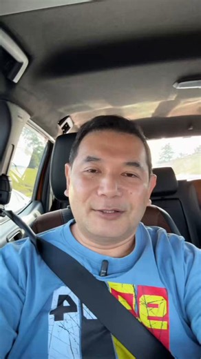 PRN JOHOR: BERITA BAIK UNTUK ISTERI-ISTERI DAN PENGUNDI SEKITAR JB & PASIR GUDANGSaya dapat beberapa aduan dari isteri-isteri penonton yang selalu mengikuti podcast YBM.Mereka tarik nafas panjang sebab kempen PRN Johor dah nak mula.Sebelum ini, mereka terpaksa bertahan sebab suami dengar podcast YBM sebelum tidur sampai ganggu mereka nak tidur.Untuk berlaku adil kepada isteri-isteri yang terkesan, saya nak maklumkan podcast YBM tidak ke udara selama 2 minggu sepanjang kempen PRN Johor ini.Sebabn