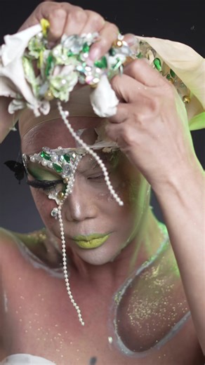 Easy Gem Application with Liquid Latex Base