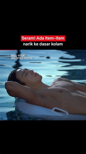 Lagi enak-enak rebahan di kolam mevvah malah digangguin~ 😮‍💨 Tonton Sell Your Haunted House di sini: https://www.netflix.com/id-en/title/81609084 | Netflix