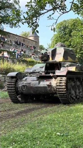 Historic Renault R35 in a Stunning French Castle Setting – Remembering the Battle of France