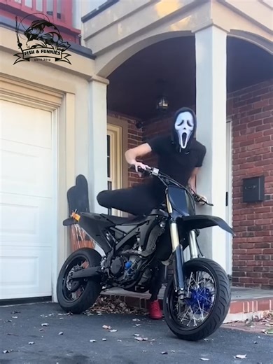 560K views · 1.8K reactions | The wildest, funniest, and most unforgettable fails ever caught on camera!  #fails #EpicFails #funnyvideos #trynottolaugh #ViralFails | Fish & Funnies | Facebook