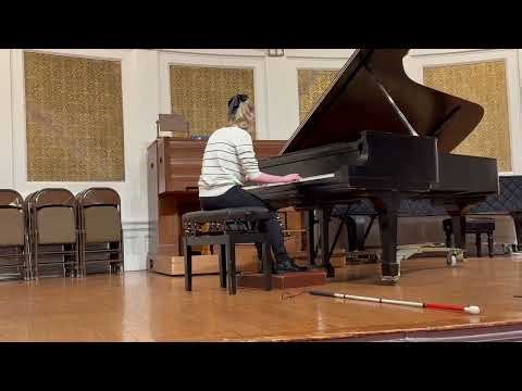 Piano recital V2 minuet one by Mozart ￼