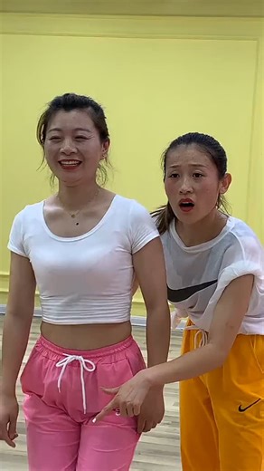 小师妹 | Simple basic exercises, always do full body exercises consistently! If I exercise every day, I will become healthy! #diet #coach #exercise | Instagram