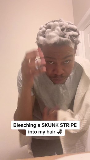 Bleaching a Skunk Stripe into My Hair 🦨