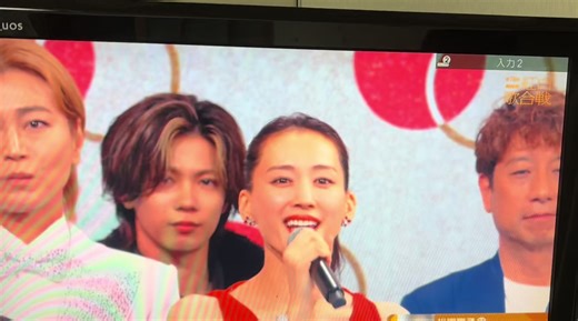 第76回NHK紅白歌合戦に松田聖子様が5年ぶりに出場し、青い珊瑚礁 〜Blue Lagoon〜を歌われました！！NHKホールが揺れました。松田聖子様がステージに出て来た瞬間、会場からのわぁ〜！！っていう歓声！そして聖子様があんなに笑顔でキラキラしながら歌って踊る姿を見たら涙が出て来てしまってヤバかった。。😭😭😭今年の紅白は松田聖子様が優勝だわ！！！お母さんとの会話が入ってますがすみません。。松田聖子様、紅白歌合戦に出場してくれてありがとう！！！❤️5年ぶりの紅白は圧巻のステージでした！！！#wickedboy #おすすめ乗りたい #松田聖子 #紅白歌合戦 #青い珊瑚礁bluelagoon