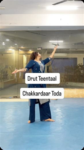 H on Instagram: "A chakkardaar toda in teentaal. Song: Tarana, Bageshree Vaze Glimpse from today’s Riyaz. #kathak #indianclassicaldance #indianclassicalmusic #artist #dance jaipurgharana lucknowgharana kathakdance nrtiya classical teentaal toda chakkardaartoda"