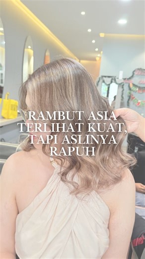 QUEEN CARE | SALON HEAD TO TOE | ACADEMY📍JABODETABEK on Instagram: "“✨ Rambut orang Asia itu kelihatan kuat… padahal aslinya gampang kering, kusut, dan capek. Panas, polusi, catokan, smoothing, sampai coloring bikin rambut kehilangan nutrisi sedikit demi sedikit. Makanya rambut nggak cukup cuma keramas. Dia butuh hair mask. Di Queen Care, hair mask membantu mengembalikan kelembapan, bikin rambut lebih halus, nurut, dan terasa sehat dari dalam 🤍 Cocok untuk rambut kering, mengembang, atau rambu