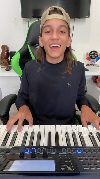 Keyboard Instrument Performance: Mastering the Basics