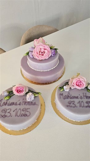 23 reactions · 4 comments | Première réalisation d’un entremets en forme de mini pièce montée. Des détails délicats, des textures légères et beaucoup de passion. #patissierlyon #weddingcake #patisserie #entremet #gateaudemariage #instacake #cakedesign #cakedecorating | Ma pépite sucrée | Facebook