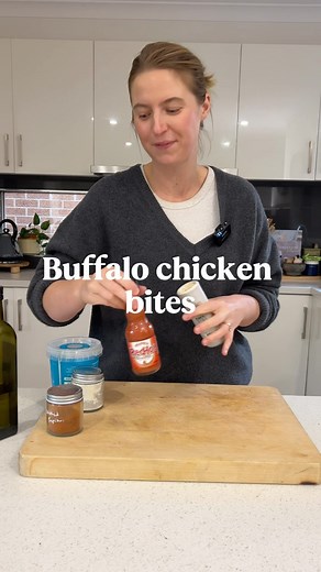 Buffalo chicken bites recipe 👇🏼 Want 3 months of hassle-free dinners planned for you? Check out my 12-Week Family Dinner Meal Plan at www.wholesomefoodie.com.au! 🍽️✨ You’ll get 60 delicious dinners, 12 ready-to-go grocery lists, and detailed recipe cards for every meal. Plus, a seasonal produce swap list so you can enjoy these meals all year round! Ingredients: 500g chicken thigh fillets 5-6 potatoes 1 head broccoli 1/4 cup franks red hot sauce 2 tbsp butter 1 tsp honey 2 tsp smoked paprika 2