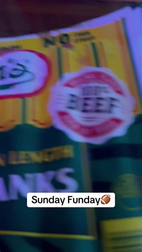 Come down today and hang out with your girl eat some complementary chili dogs and watch some awesome football #cocozchroniclez #samshideaway #fyp #sundayfootball