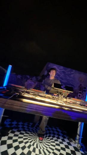 playing my new album intro @ collab label 🌀