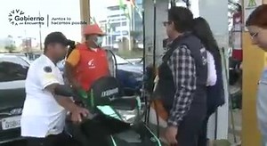 17 shares · 3 comments | (()) A T E N C I O N  Operativos de control La Gobernadora de Los Ríos realizó operativos de control de precios en tiendas, mercados y gasolinera para evitar especulaciones. | The Fénix Ec | Facebook