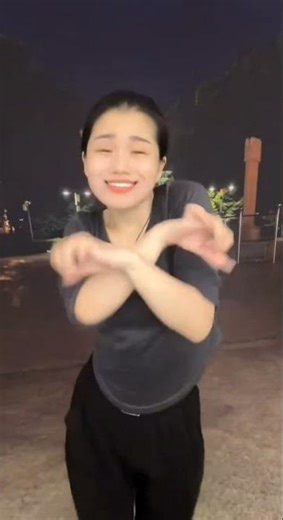 Finger Tutting & Singing Cover Scarlet Sarilang Folk Song Fengbao's Home Practice