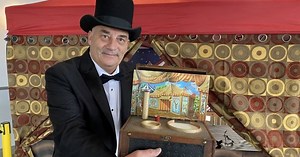 Calgary man hopes to dazzle crowds with his old-fashioned flea circus