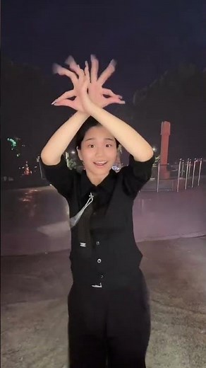 Elegant Finger Dance Story Bright Sunny September Fengbao's Artistic Interpretation