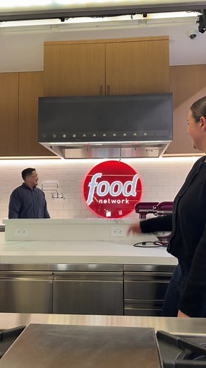 Chuck and Hailee (@2peoplecooking)’s video of people making food