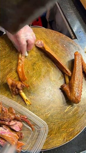 Delicious big crispy goose 😋! #food #bbqmeat #bisonmeat #chinesefood #delicious #meatmarket #cooking