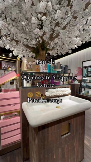 🌸✨ Rituals is officially open at Queensgate – but the real celebration is happening on Saturday 20th September at 10 AM! ✨🌸 Come and enjoy a luxurious experience and receive a FREE hand massage and a FREE goody bag with any purchase – while stocks last! 🛍️💖 Don’t miss this chance to pamper yourself and explore the full Rituals range. See you Saturday! #Rituals #QueensgateShoppingCentre #Peterborough #GrandOpening #FreeGoodyBag #SelfCare #LuxuryWellness | Queensgate Peterborough