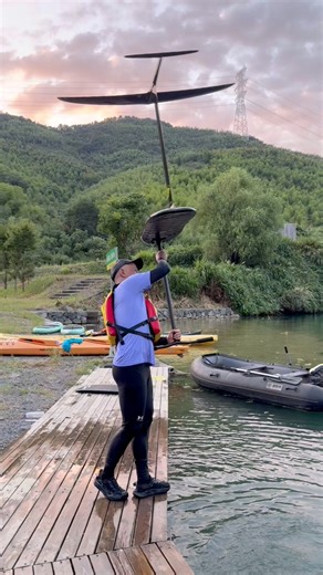 1.5K views · 15K reactions | No power pumping practice 無動力水翼PUMP FOIL之 跳跳馬pumping foil（胖品） #台灣親水 #晟楨國際 | 姚清華 | Facebook