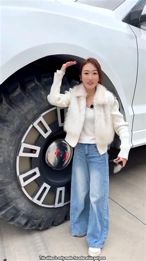 She Bought a Giant Car but Opening the Door Became a Challenge! 😍😂 ~ #koreandrama #doonakdrama