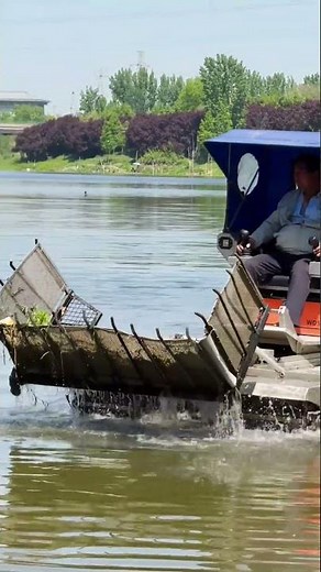 River Cleaning Machine in Action | Efficient Water Trash Collection System
