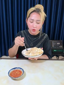 ថ្ងៃនេះវិលចុះ វិលឡើងមកដល់ផ្ទះហេវពេក ឆាបាយសាច់ក្តាមងាយៗ ហើយលឿន ឆ្ងាញ់ឡើងហល់ 😋 | Cooking With Sros