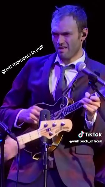 chris thile jamming on dean town