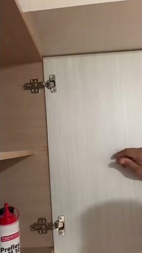 How to replace kitchen hinges 🔨