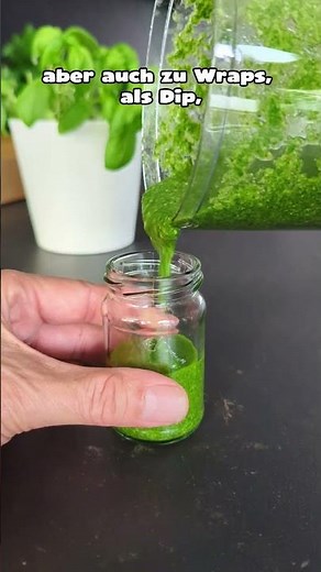 Homemade pesto in less than 3 minutes! Here's how (All the details are below)