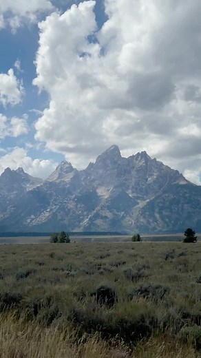 Explore Wyoming's Natural Beauty: Yellowstone & Grand Teton