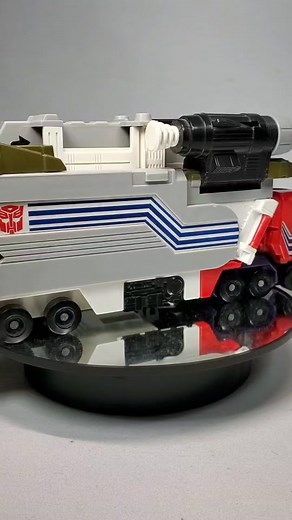 Review: Transformers Optimus Prime Semi Truck 1997 - Autobot Transport