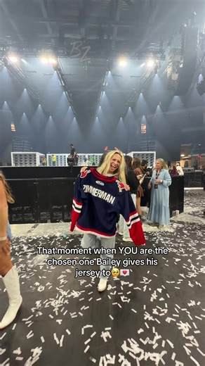 I’m still in so much shock. Thank you @Bailey Zimmerman. Framing this immediately #concerts #baileyzimmerman #bz #fyp