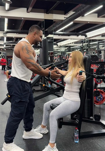 ‏How to support a friend ???? . . . #foryou #tiktok #foryoupage❤️❤️