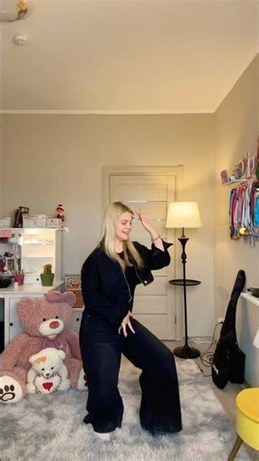 В каком городе показали это видео? #sunnygirl #тиктокнутая #shortsvideo #dance