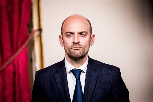 «Bref, j’ai fait un G20» : le ministre Jean-Noël Barrot moqué après sa vidéo inspirée de la série culte