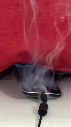 Aman Lalani on Instagram: "Mobile Charge pe tha… Aur ye ho gaya 😳🔥 Dial this Secret Battery Code 🔋 #BatteryTrick #AndroidCode #PhoneHacks #TechReels #ViralReels"