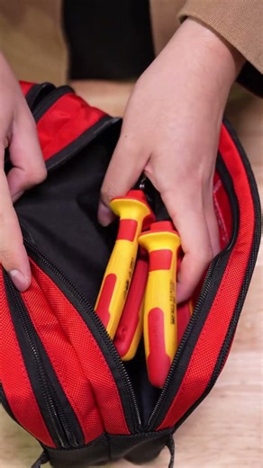 Close-Up Details of the CRIPOP Double-Layer Zipper Pouch