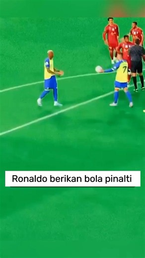 Ronaldo Gives Up Goal Opportunities for His Teammates! ⚽🤝 #shorts