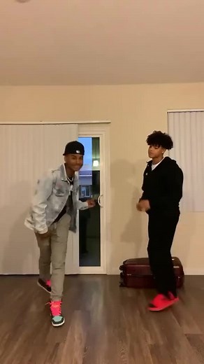 Synchronized Dance Routine: Full Performance Overview