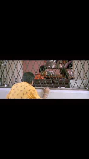 2.7M views · 10K reactions | Have you seen this film? Name the film in the comment box! #viral #comedyposts #filmbuff | Films and Frames | Facebook