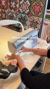 I’m saying this as a friend… 💁‍♀️ If your machine sounds like it’s punching holes in your quilt, or your stitches look like they’ve seen better days — that’s not “texture.” That’s a dull needle. We all think we can squeeze just one more project out of it… but your fabric (and your sanity) deserve better. 😉 Fresh needle = prettier stitches less frustration — especially if you’re stitching with Chenille-It. Those fluffy little strips add extra layers and texture, which means needles dull faster 